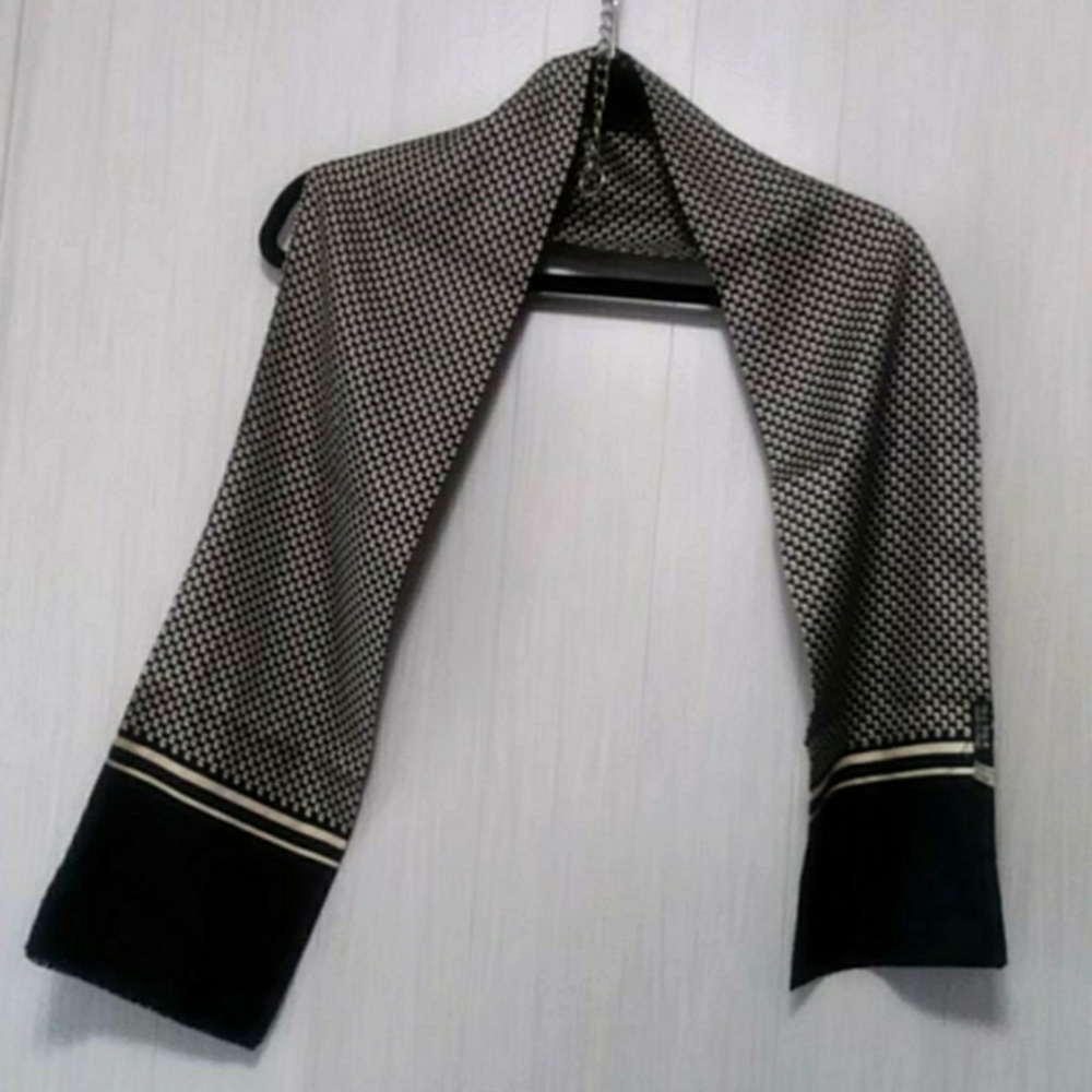 Scarf all silk seta.color black excellent conditio